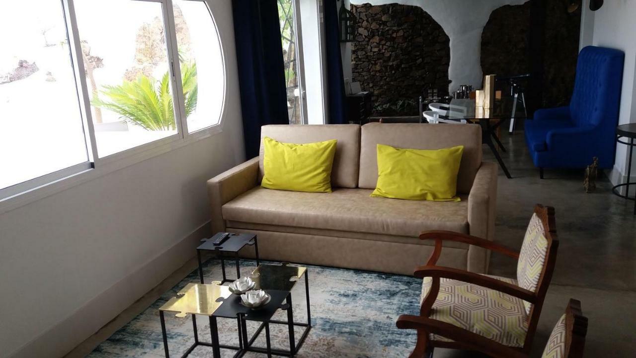アガエテ Vilna House With Private Pool, Jacuzzi And Garden -Optional Pool And Jacuzzi Heatingヴィラ エクステリア 写真